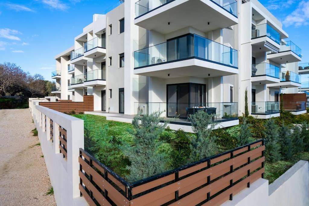 Maison Du Jardin 2-Bedroom Apartment Private Outdoor Jacuzzi Rhodes City Εξωτερικό φωτογραφία