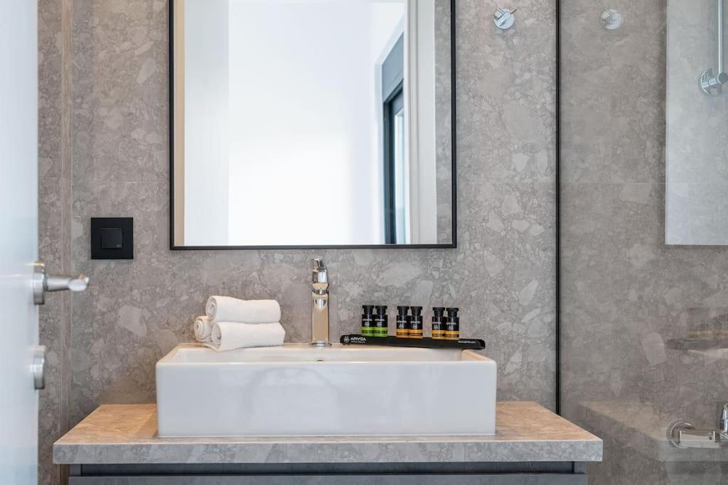 Maison Du Jardin 2-Bedroom Apartment Private Outdoor Jacuzzi Rhodes City Εξωτερικό φωτογραφία